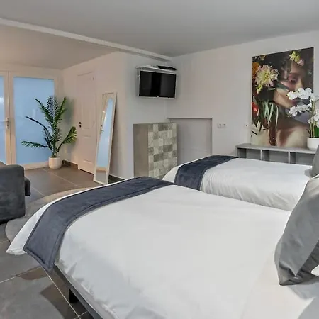 Casa - By Apricus Holidays *